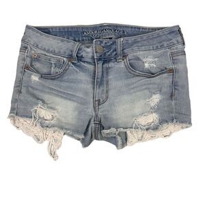 American Eagle Women's Light Wash Distressed Shortie size 6